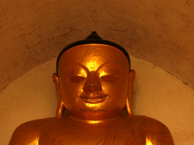 Golden buddha in Bagan.jpg
