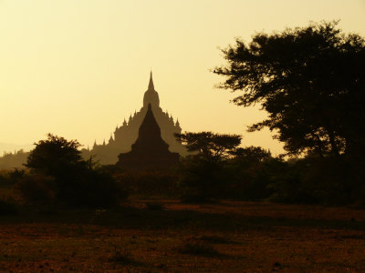 Two temples Bagan.jpg