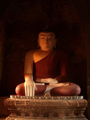 Buddha in Bagan 06.jpg