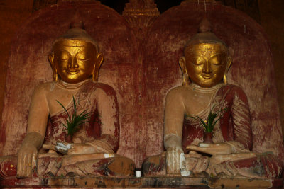 Two buddhas Bagan.jpg