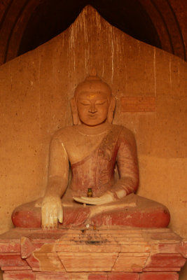 Sitting buddha Bagan.jpg
