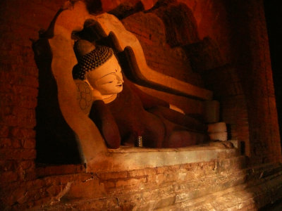 Reclining buddha Bagan 01.jpg