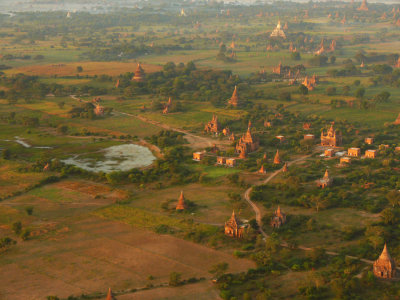 Balloons over Bagan 10.jpg