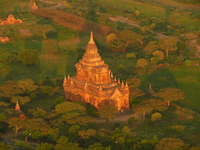 Bathing in golden light Bagan.jpg