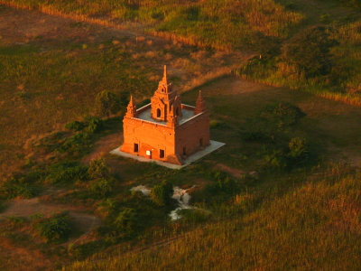 One small temple Bagan.jpg