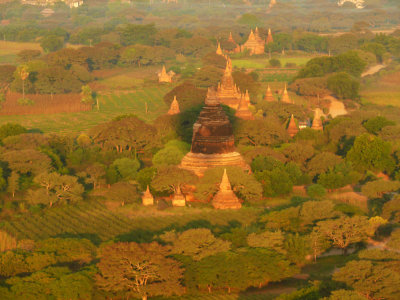 Green plains of Bagan.jpg