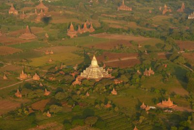 Plains of Bagan in the morning.jpg