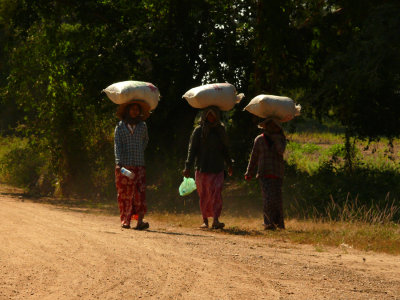 Village women Bagan.jpg