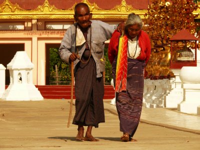 Old couple Bagan.jpg