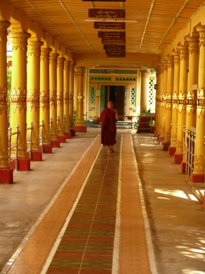 Monk in Kha Khat Wain Kyaung.jpg
