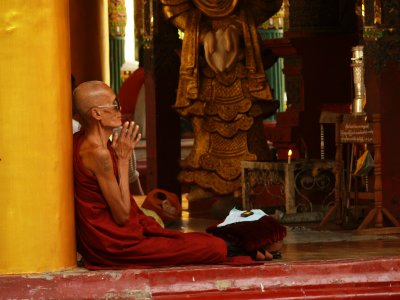 Meditation Shwedagon.jpg