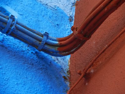 Red and blue cable.jpg