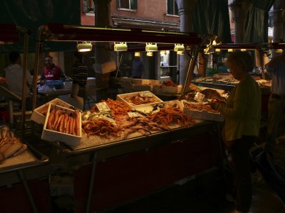 Fish stall Rialto market.jpg