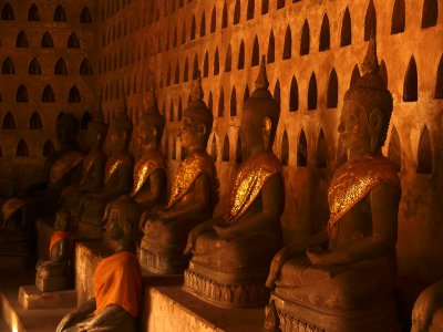Row of Buddhas in Haw Pha Kaeo.jpg