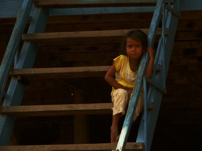 Girl on steps of stilt home Kompong Phluk.jpg