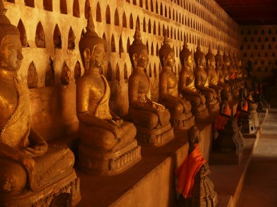 Row of Buddhas in Haw Pha Kaeo1.jpg