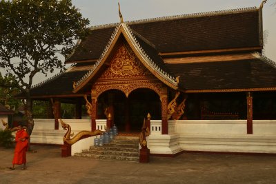 Monk at Wat Manorom.jpg