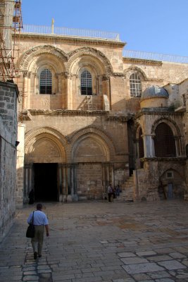 Facade and entrance to the Holy Sepulchre