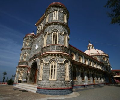 Eglise au mileu des plantations