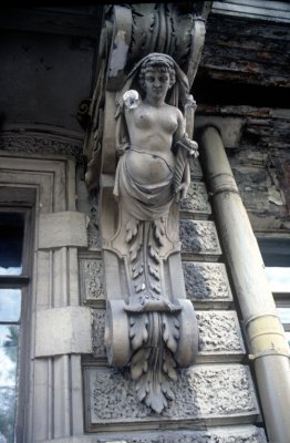 Figure in St Pete with broken arm (c. 1995)