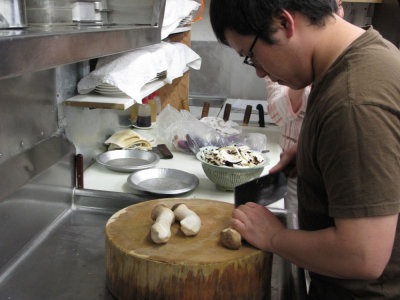Slice and sliver the mushrooms, too 20090604_JaiYun_052.jpg