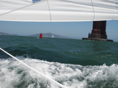 Hurrying toward the south tower buoy 20090628_HMBrace_190.jpg