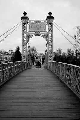 Queen's park bridge over the river Dee Chester