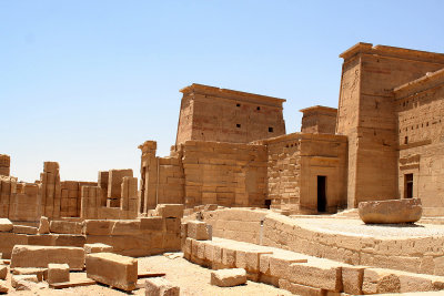 Side Isis temple