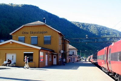 Otta train station