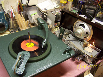 Philco 51-1330 up N running 01w.jpg