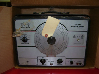 Triplet 3432A Signal Generator 01w.jpg