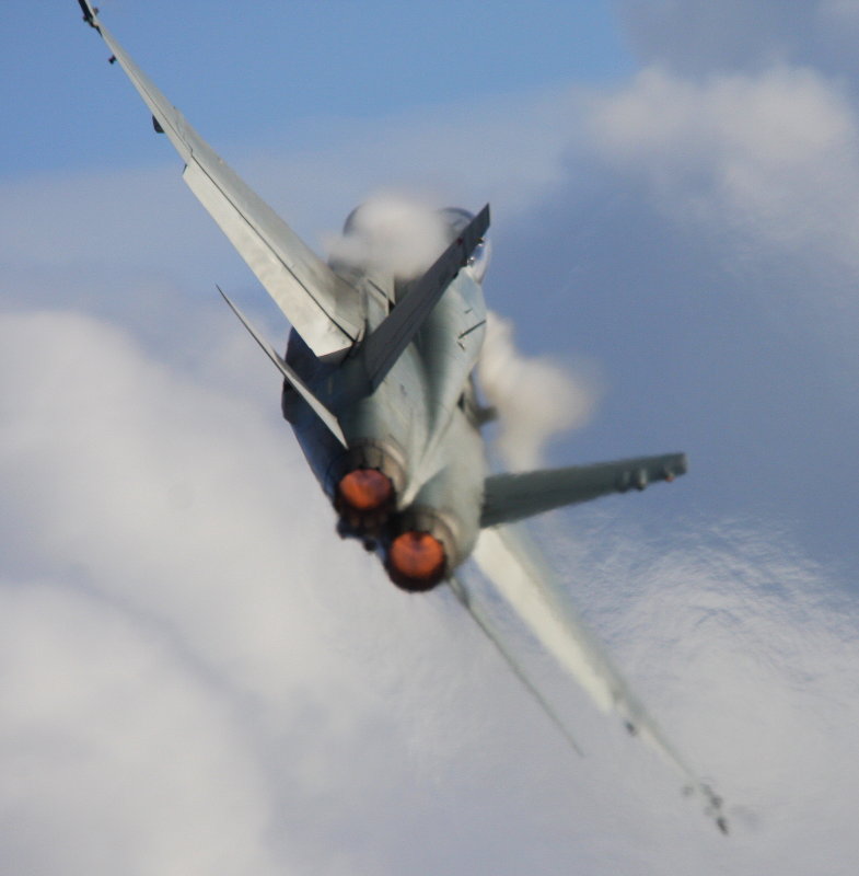 Pull up right F18.jpg