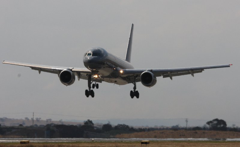 Kiwi 757 short finals.jpg