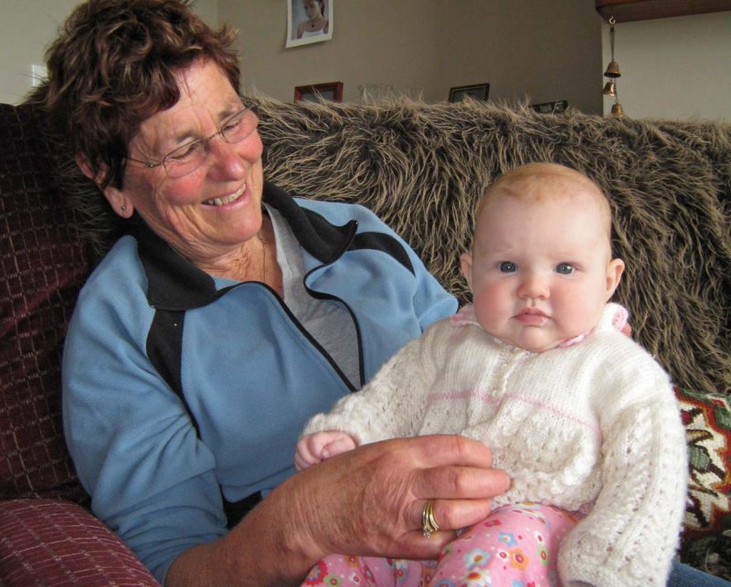 15 Sep 2008 Over at the neighbours, Marama with Lynda,