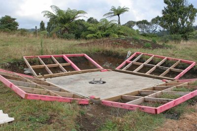 10 Feb. The assembled walls & DPC laid, - all ready for Dynabolting