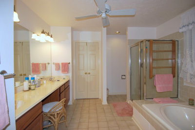 DSC_2953 Master Bath Rm.JPG