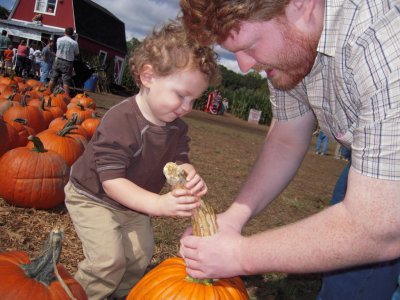 DSCN4256 Aidan Matthew GA Pumpkin Patch.JPG