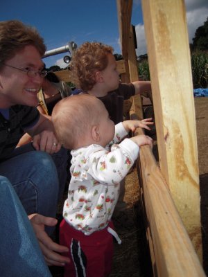 DSCN4264 Andy Julian Aidan Hay Ride.JPG