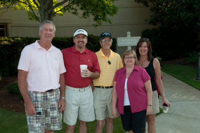 Support Team greeting Golfers Dan Emerson - Scott Harlow - Tom Reed - Lynn Kinnaman - Linda Emerson DSC_1233.JPG