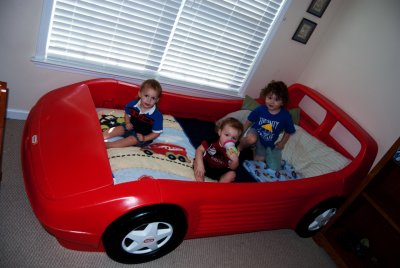 Aidans new race car bed with Julian n Gavin DSC_3963.JPG