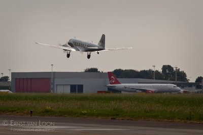 Douglas DC-2 Uiver take off