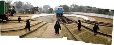 Rahil at the National Railway Museum turntable, New Delhi (3 Jan 2009)