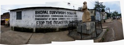 Union Carbide Protest Sign and Statue, Bhopal (28 Aug 2009)