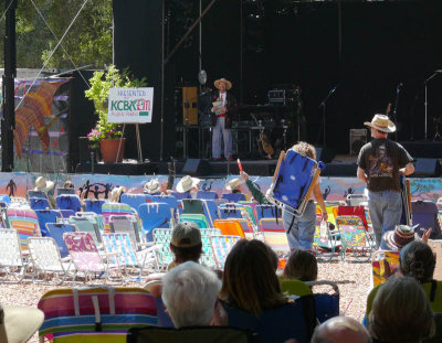 Joe Craven welcomes folks to Live Oak 2009