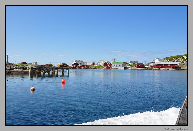 First sight of Sr-Gjeslingan from the boat