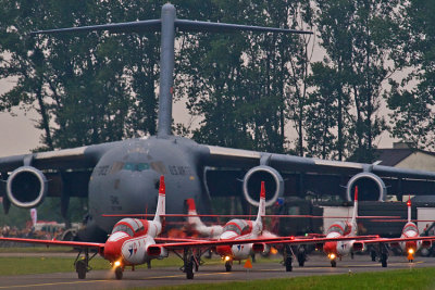 TS-11 Iskra (Biało-Czerwone Iskry) & C-17 Globemaster