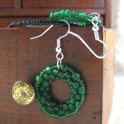 green-earrings_01.jpg