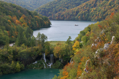 Milanovac waterfall and Lake Kozjak