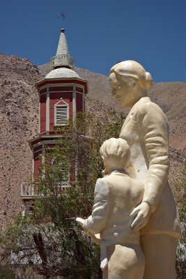 Montegrande - statue of Gabriela Mistral