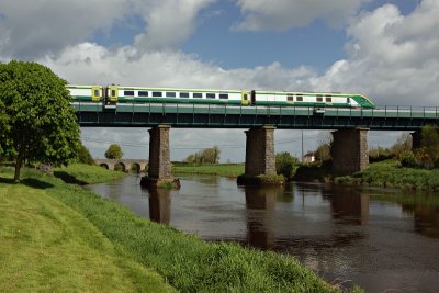 Train crossing the Barrow River, Monasterevin